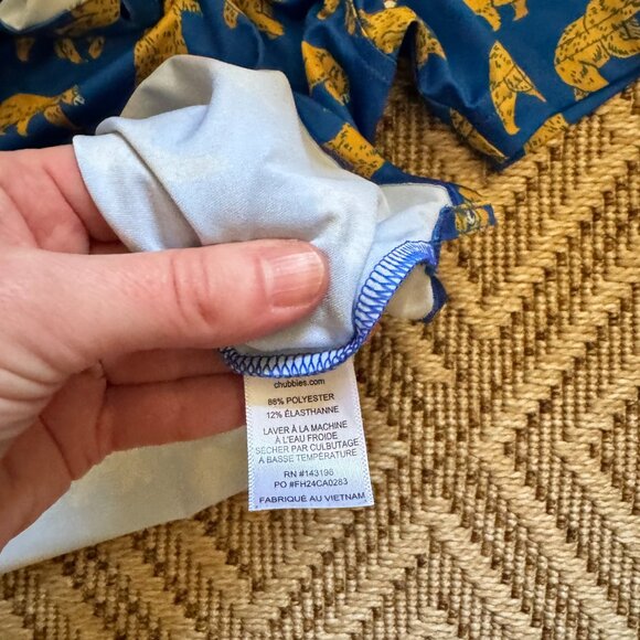 Youth medium Chubbies performance polo shirt with blue background and bear print - Picture 5 of 5